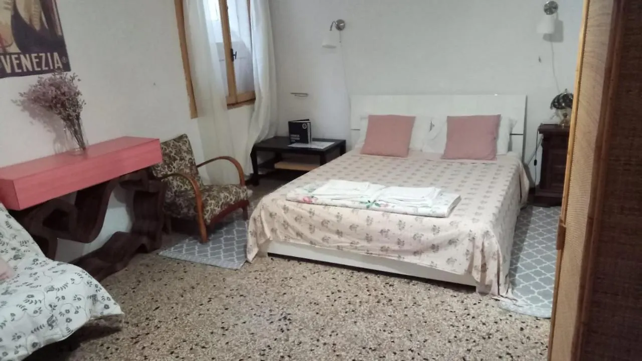 Bed & Red Roses Palace Muazzo Bed & Breakfast Venice