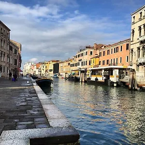 Ponte Degli Scalzi Bed and breakfast