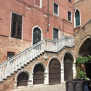 Alojamento de Acomodação e Pequeno-almoço Scalon Del Doge, Veneza